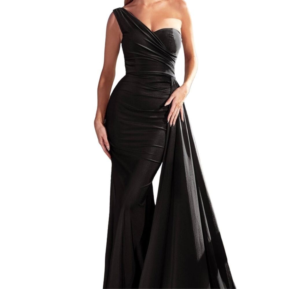 Elegant One-Shoulder Black Evening Gown - Picture 1 of 2